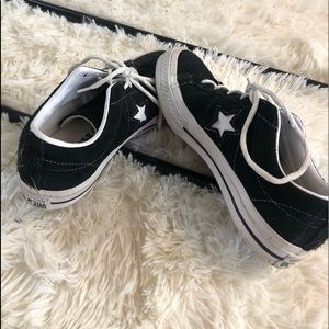 black and white one star converse